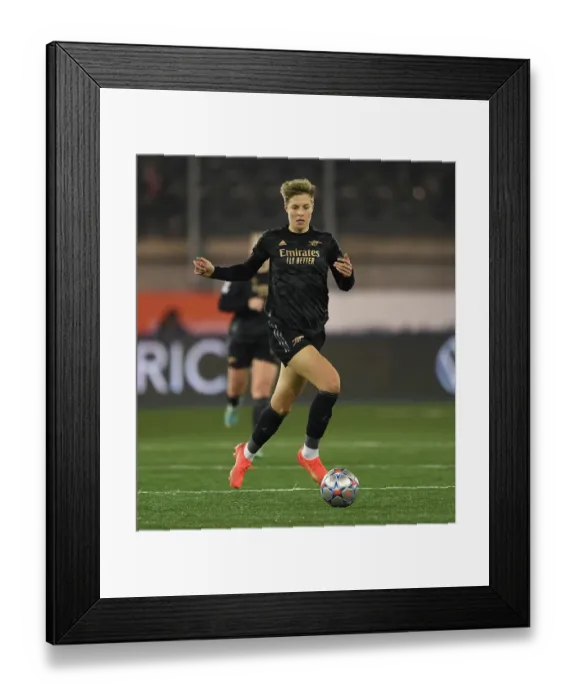 Framed Print : Arsenal Women Battle FC Zürich in UEFA Champions League Clash