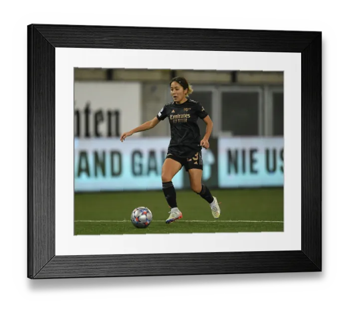 Framed Print : Arsenal Women Battle FC Zürich in UEFA Champions League Clash