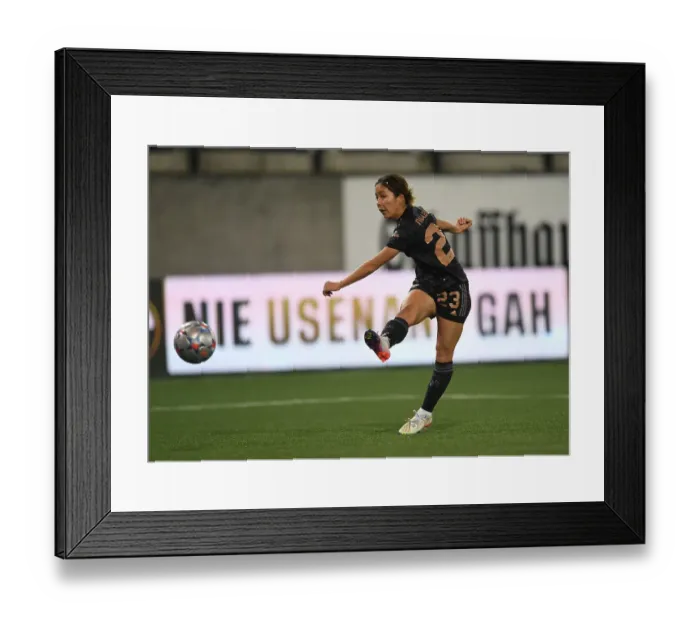 Framed Print : Arsenal Women Crush FC Zurich in UEFA Champions League: Mana Iwabuchi Scores Ninth Goal Framed Print : Arsenal Women Crush FC Zurich in UEFA Champions League: Mana Iwabuchi Scores Ninth Goal