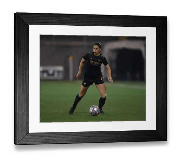 Framed Print : Arsenal's Rafaelle Souza in Action against FC Zürich in UEFA Women's Champions League