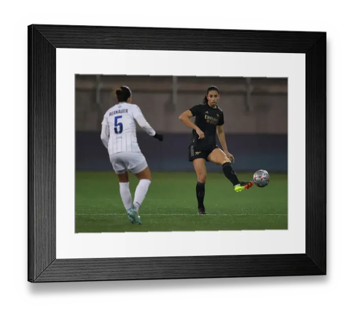Framed Print : Arsenal Women Battle FC Zürich in UEFA Champions League Clash