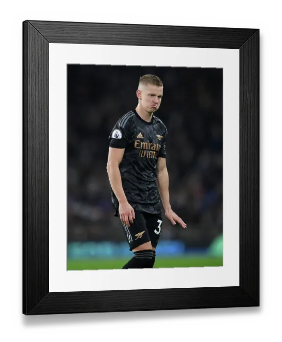 Framed Print : Arsenal's Oleksandr Zinchenko in Action: Brighton & Hove Albion vs Arsenal (Premier League 2022-23)