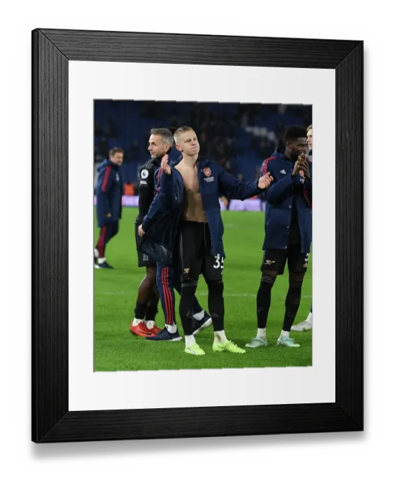 Framed Print : Arsenal's Oleksandr Zinchenko Celebrates with Fans after Brighton Victory