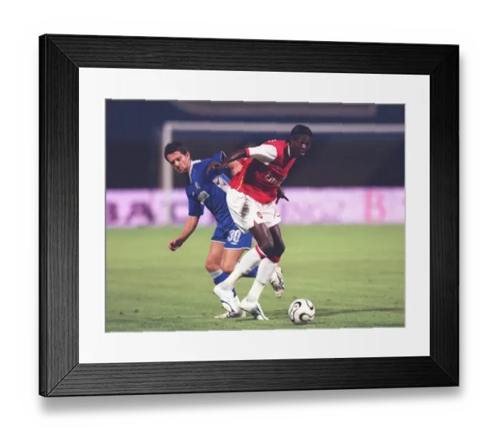 Framed Print : Emmanuel Adebayor(Arsenal) Davir Vugrinec (Dinamo Zagreb) Framed Print : Emmanuel Adebayor(Arsenal) Davir Vugrinec (Dinamo Zagreb)
