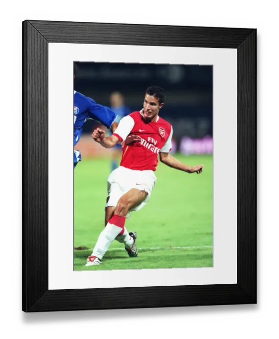 Framed Print : Persie shoots past Zagreb goalkeeper Ivan Turina Framed Print : Persie shoots past Zagreb goalkeeper Ivan Turina