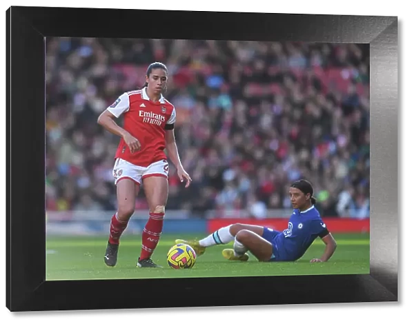 Arsenal's Rafaelle Souza Outruns Chelsea's Sam Kerr: Thrilling Barclays WSL Showdown at Emirates Stadium