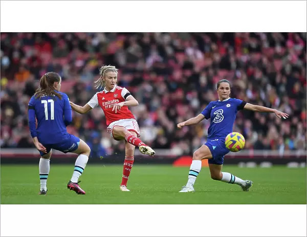 Arsenal vs. Chelsea: Leah Williamson in Action at the Emirates Stadium - FA Women's Super League 2022-23