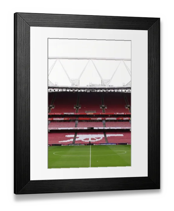Framed Print : Arsenal vs. Chelsea: Women's Super League Showdown at Emirates Stadium