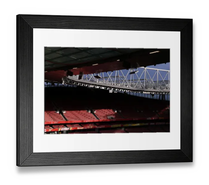 Framed Print : Arsenal vs Chelsea: Women's Super League Showdown at Emirates Stadium