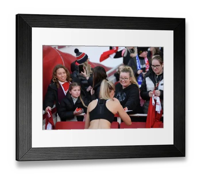 Framed Print : Arsenal vs. Chelsea: Women's Super League Showdown at Emirates Stadium