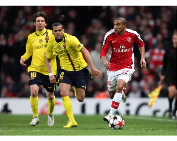 Gael Clichy (Arsenal) Daniel Alves (Barcelona). Arsenal 2: 2 Barcelona. UEFA Champions League