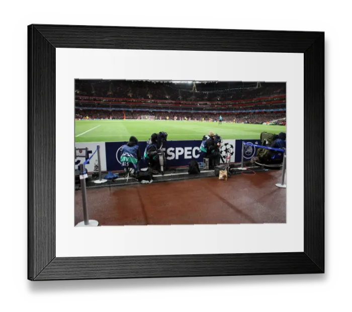 Framed Print : Arsenal vs Barcelona: 2-2 Stalemate in Champions League Quarterfinal at Emirates Stadium