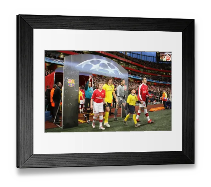 Framed Print : Captains Cesc Fabregas (Arsenal) and Carles Puyol (Barcelona) walk out with the mascots