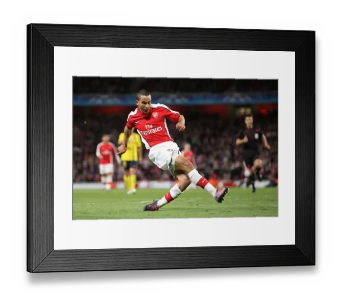 Framed Print : Theo Walcott scores Arsenals 1st goal. Arsenal 2: 2 Barcelona. UEFA Champions League