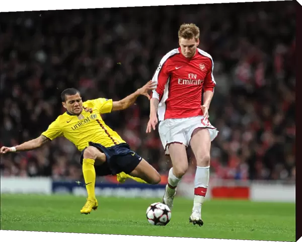 Nicklas Bendtner (Arsenal) Daniel Alves (Barcelona). Arsenal 2: 2 Barcelona