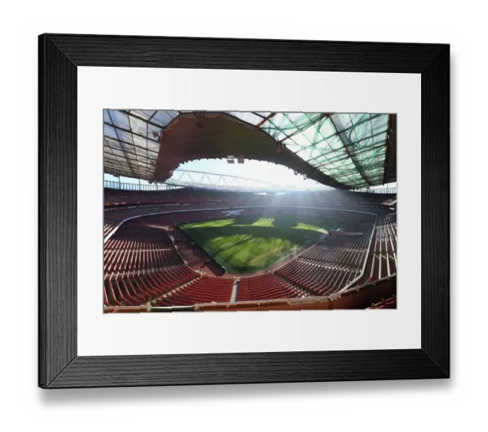 Framed Print : Arsenal vs Manchester United: Premier League Showdown at Emirates Stadium