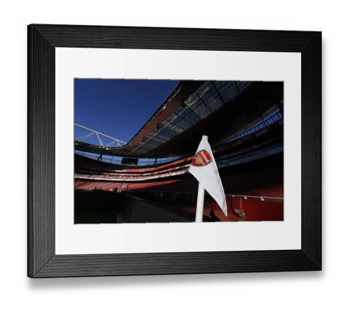 Framed Print : Arsenal vs Manchester United: Premier League Showdown at Emirates Stadium