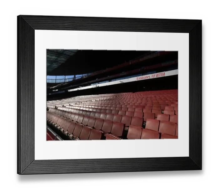 Framed Print : Arsenal vs Manchester United: Premier League Showdown at Emirates Stadium