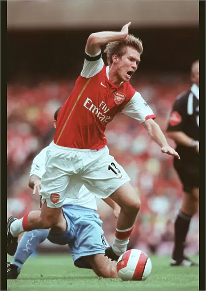 Alex Hleb in Action: Arsenal vs Aston Villa, Emirates Stadium, 19 / 8 / 06