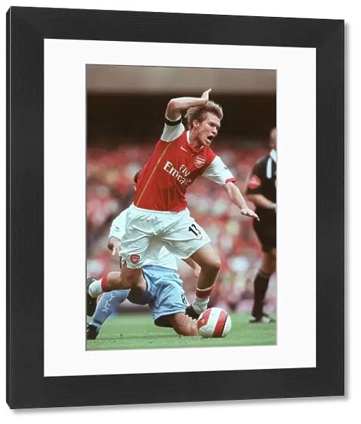 Alex Hleb in Action: Arsenal vs Aston Villa, Emirates Stadium, 19 / 8 / 06