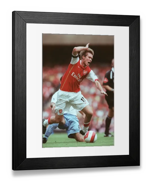Framed Print : Alex Hleb in Action: Arsenal vs Aston Villa, Emirates Stadium, 19 / 8 / 06