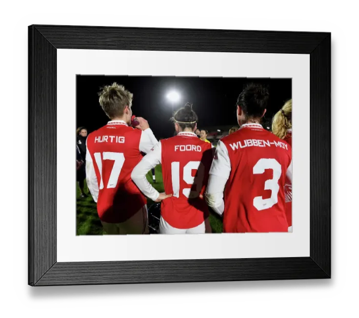 Framed Print : Arsenal Women's Team Huddle: Celebrating Victory over Aston Villa in the FA Women's Continental Tyres League Cup