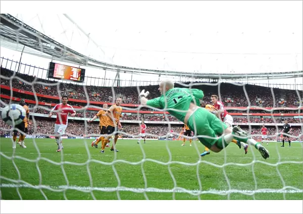 Nicklas Bendtner heads past Wolves goalkeeper Marcus Hahnemann to score the Arsenal goal