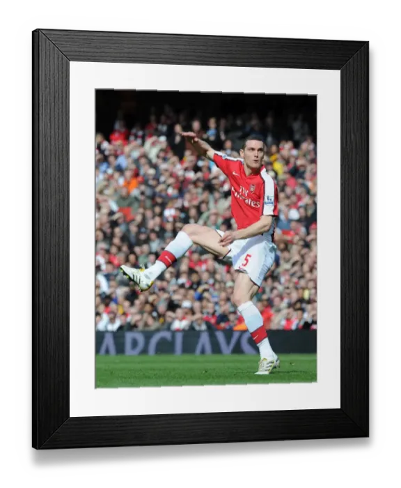 Framed Print : Thomas Vermaelen (Arsenal). Arsenal 1: 0 Wolverhampton Wanderers, FA Barclays Premier League