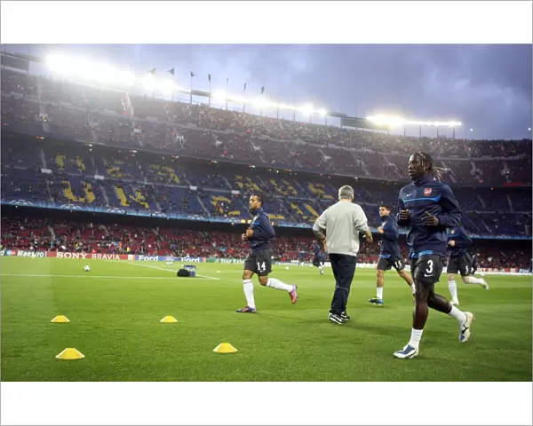 Bacary Sagna and Theo Walcott (Arsenal) warm up before the match. Barcelona 4: 1 Arsenal