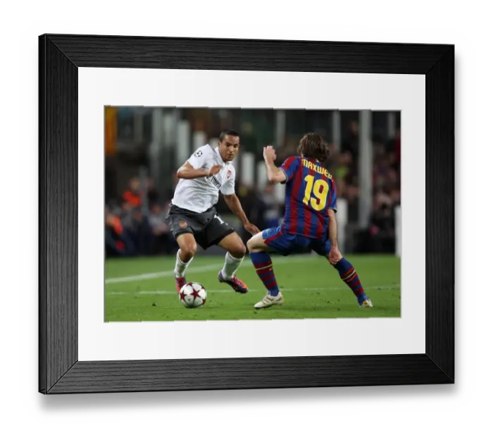 Framed Print : Theo Walcott (Arsenal) Maxwell (Barcelona). Barcelona 4: 1 Arsenal. UEFA Champions League Framed Print : Theo Walcott (Arsenal) Maxwell (Barcelona). Barcelona 4: 1 Arsenal. UEFA Champions League