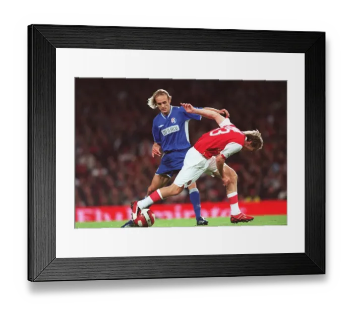 Framed Print : Alex Hleb (Arsenal) Jasim Agic (Dinamo)