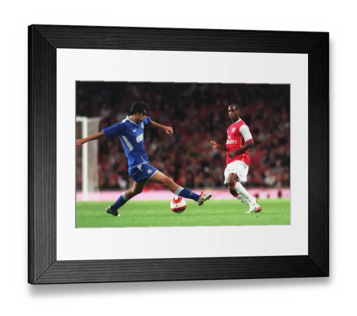Framed Print : Justin Hoyte (Arsenal) Vedran Corluka (Dinamo)