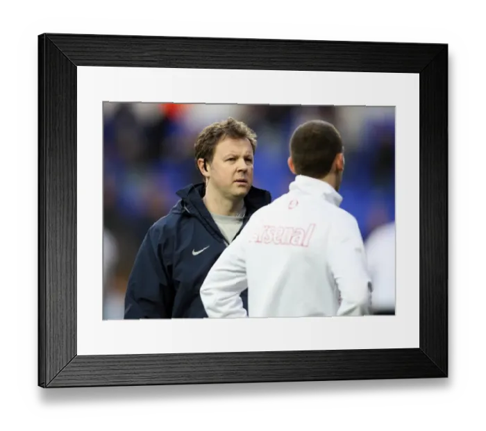 Framed Print : Colin Lewin Arsenal Physio and Thomas Vermaelen (Arsenal). Tottenham Hotspur 2: 1 Arsenal