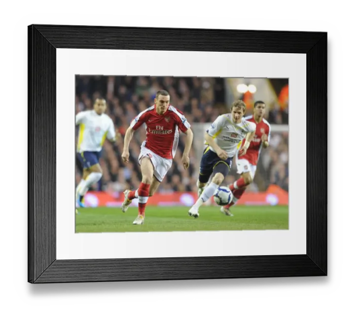 Framed Print : Thomas Vermaelen (Arsenal) Roman Pavlyuchenko (Tottenham). Tottenham Hotspur 2: 1 Arsenal Framed Print : Thomas Vermaelen (Arsenal) Roman Pavlyuchenko (Tottenham). Tottenham Hotspur 2: 1 Arsenal
