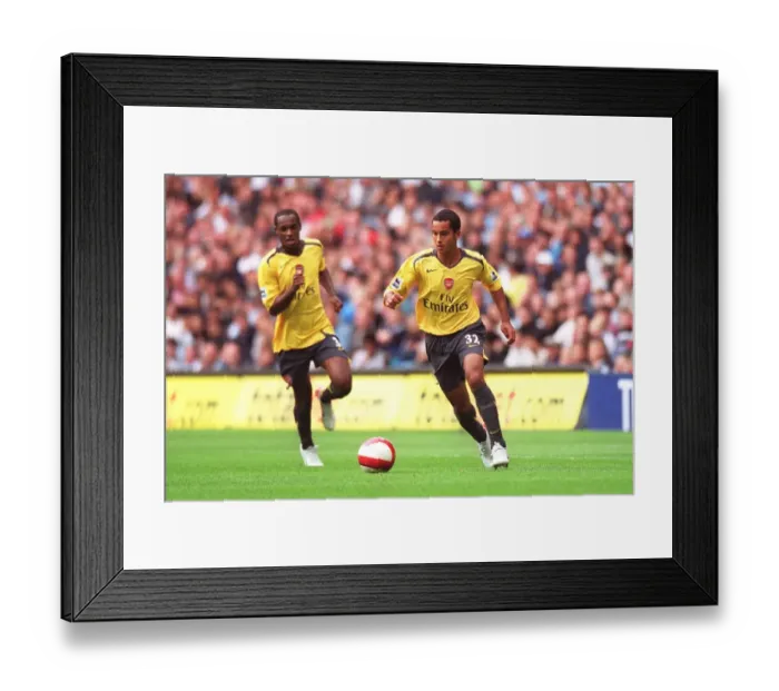Framed Print : Theo Walcott and Justin Hoyte (Arsenal) Framed Print : Theo Walcott and Justin Hoyte (Arsenal)