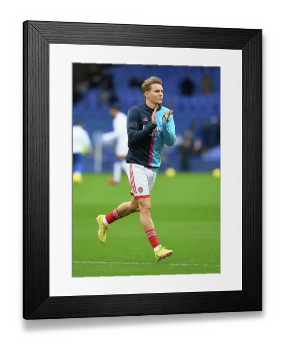 Framed Print : Arsenal's Martin Odegaard Prepares for Battle: Focused Training Before Everton Clash in Premier League Framed Print : Arsenal's Martin Odegaard Prepares for Battle: Focused Training Before Everton Clash in Premier League
