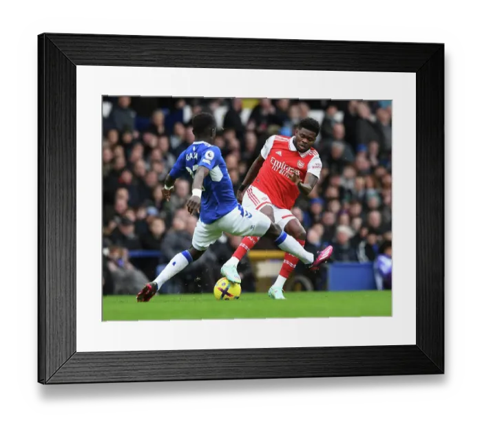 Framed Print : Partey vs. Gueye: Intense Battle in Everton vs. Arsenal Premier League Clash