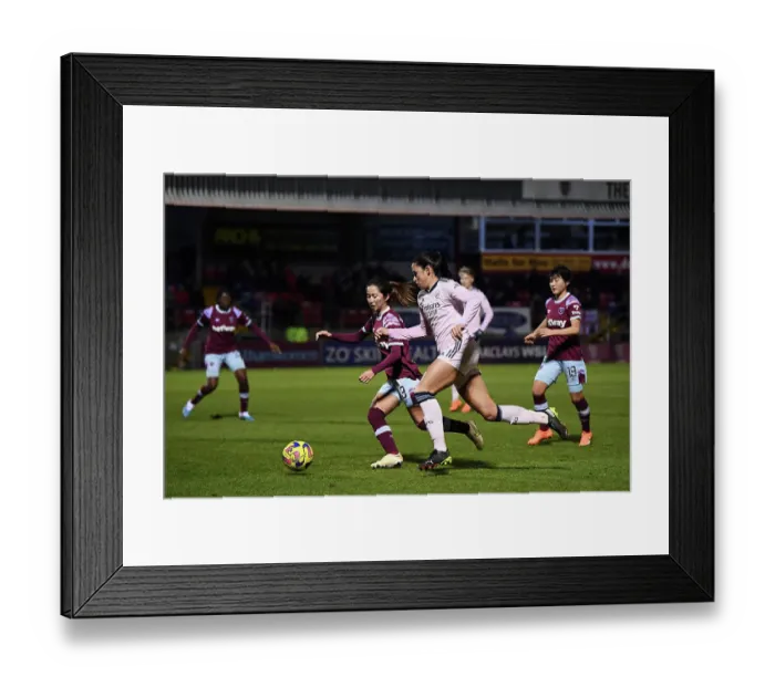 Framed Print : Arsenal's Rafaelle Souza in Action during Women's Super League Clash against West Ham United