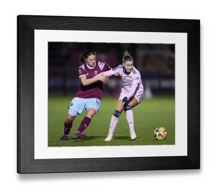 Framed Print : Arsenal's Steph Catley in Action against West Ham United in FA Women's Super League Clash