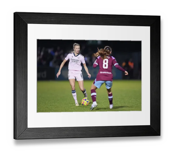 Framed Print : Leah Williamson in Action: Arsenal vs. West Ham United, FA Women's Super League Framed Print : Leah Williamson in Action: Arsenal vs. West Ham United, FA Women's Super League