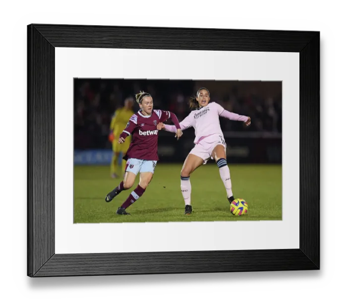 Framed Print : Arsenal's Rafaelle Souza in Action: Women's Super League Clash Against West Ham United
