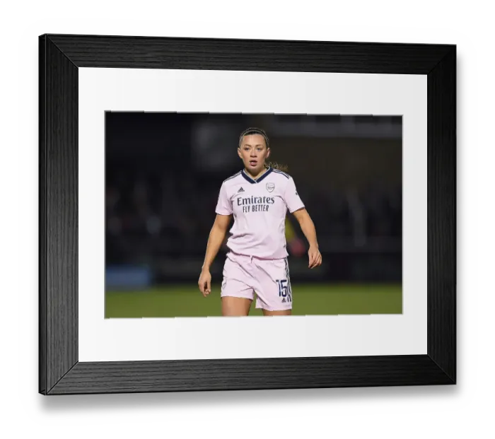 Framed Print : Arsenal's Katie McCabe in Action against West Ham United in FA Women's Super League Clash