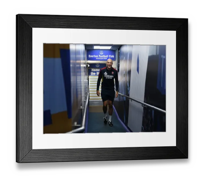 Framed Print : Arsenal Nutritionist Prepares for Everton-Arsenal Clash in Premier League Framed Print : Arsenal Nutritionist Prepares for Everton-Arsenal Clash in Premier League