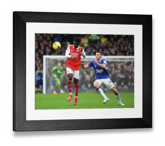 Framed Print : Clash at Goodison Park: Bukayo Saka vs. Vitalii Mykolenko - Everton vs. Arsenal, Premier League 2022-23