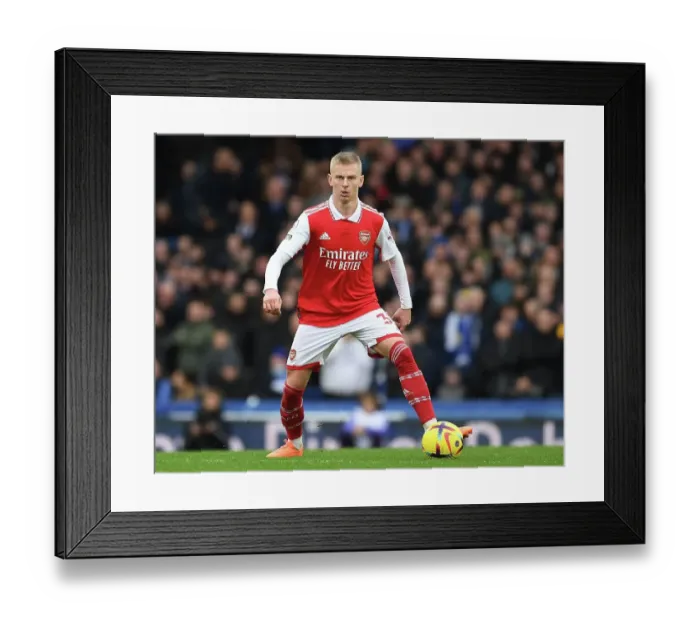 Framed Print : Zinchenko in Action: Everton vs Arsenal (2022-23)