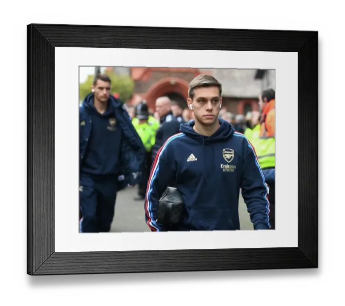 Framed Print : Arsenal's Leandro Trossard Arrives at Goodison Park Ahead of Everton Clash - Premier League 2022-23 Framed Print : Arsenal's Leandro Trossard Arrives at Goodison Park Ahead of Everton Clash - Premier League 2022-23