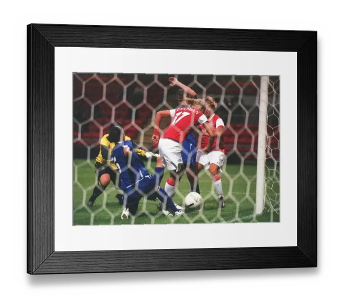 Framed Print : Katie Chapman Scores Arsenal's Second Goal: Arsenal Ladies 3-0 Everton, FA Community Shield, 2006