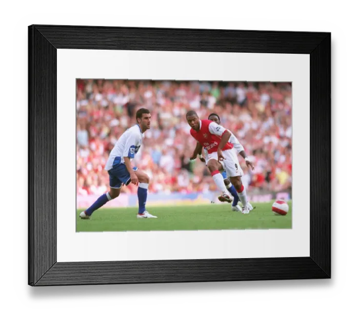 Framed Print : Julio Baptista (Arsenal) Stuart Parnaby (M Boro) Framed Print : Julio Baptista (Arsenal) Stuart Parnaby (M Boro)