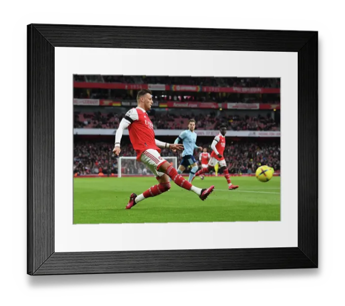 Framed Print : Arsenal's Ben White in Action: Premier League 2022-23 - Arsenal vs. Brentford at Emirates Stadium