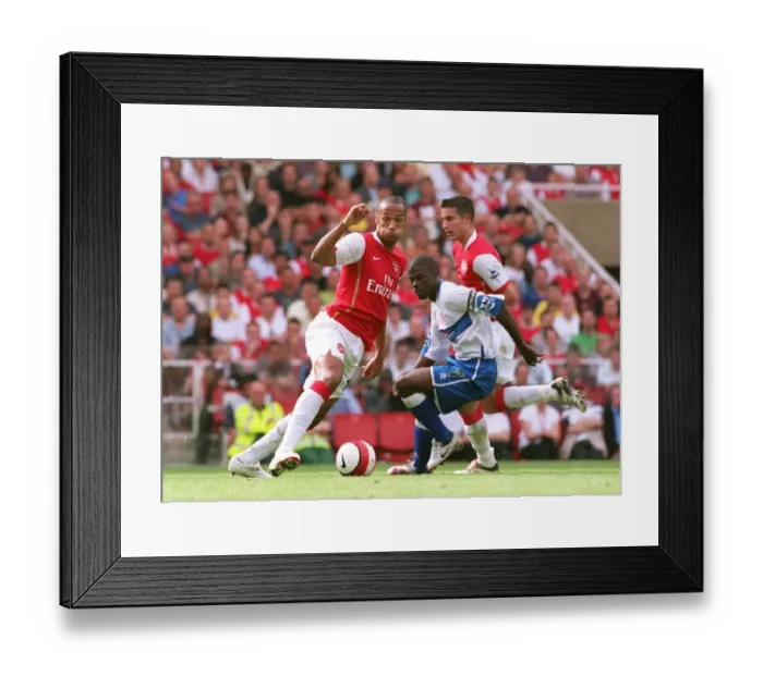 Framed Print : Thierry Henry (Arsenal) George Boateng (M Boro) Framed Print : Thierry Henry (Arsenal) George Boateng (M Boro)